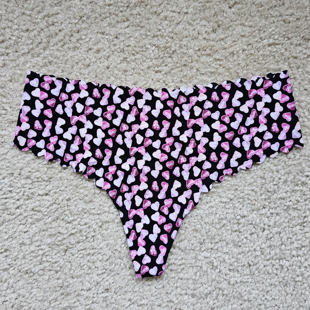 Victorias Secret 2023 no show thong black pink hearts valentines day size large